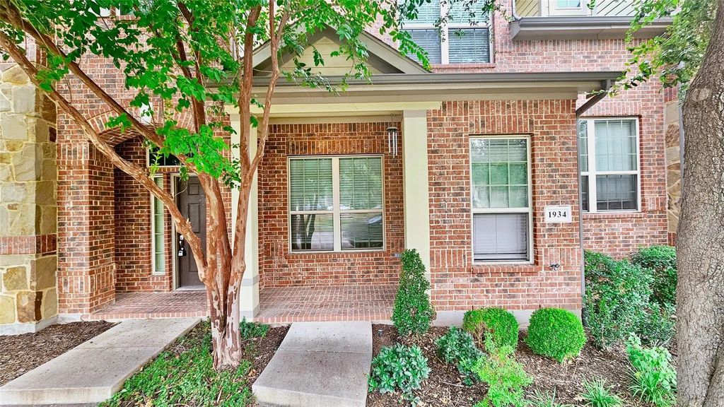 1934 Loma Alta Drive, Irving