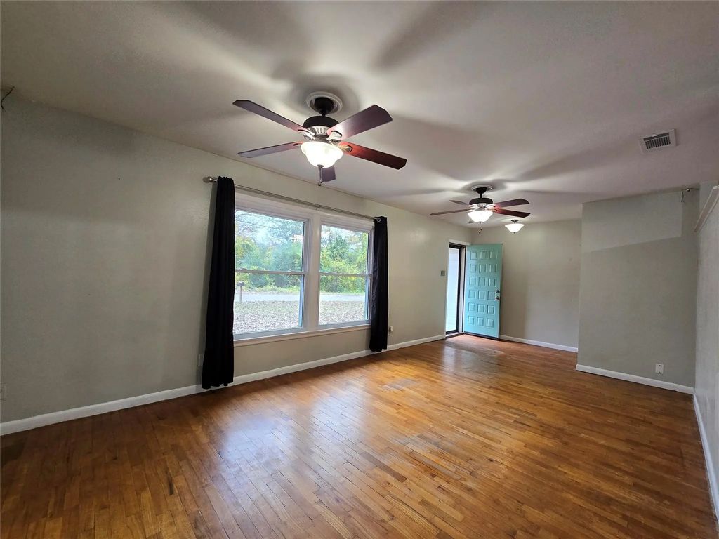 105 E Cate Street, Grand Saline