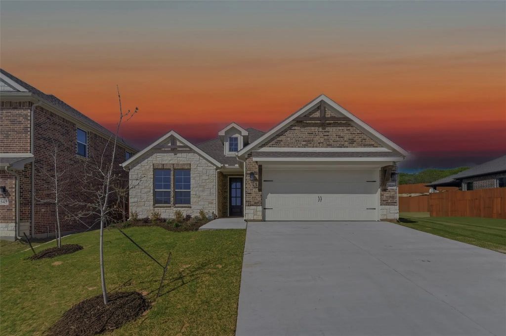 549 Waterford Park Boulevard, Weatherford
