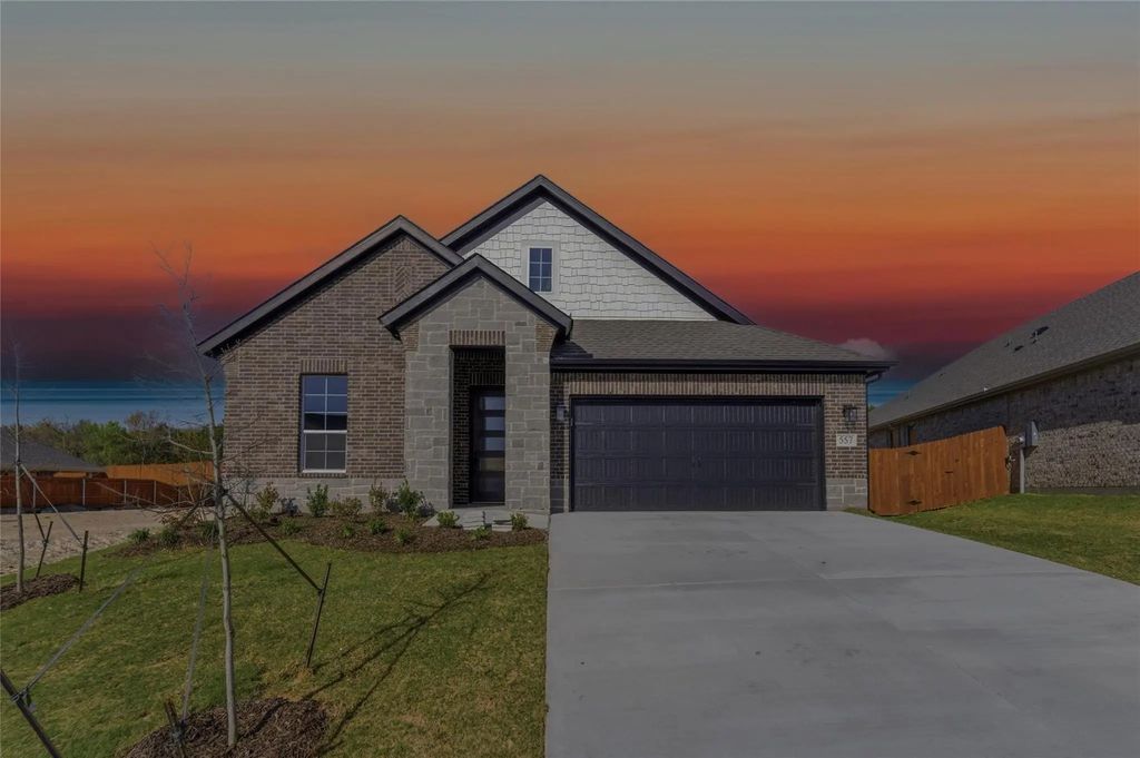 557 Waterford Park Boulevard, Weatherford