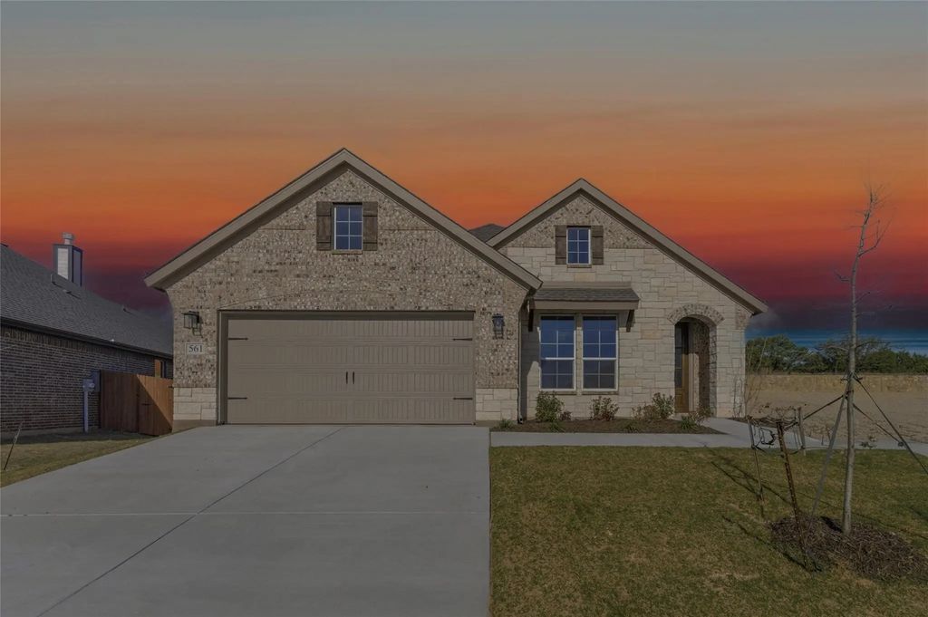 561 Waterford Park Boulevard, Weatherford