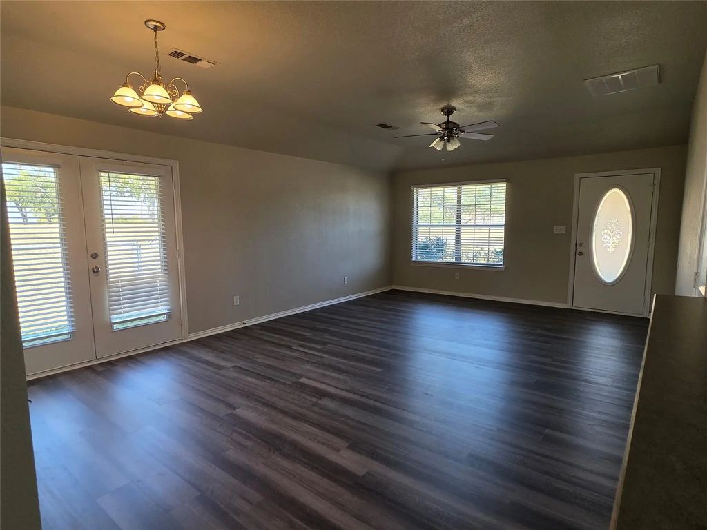 145 N Meadows Drive N, Granbury