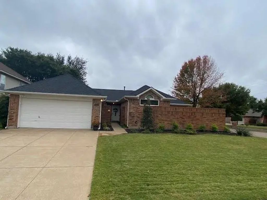 1827 Forestdale Drive, Grapevine