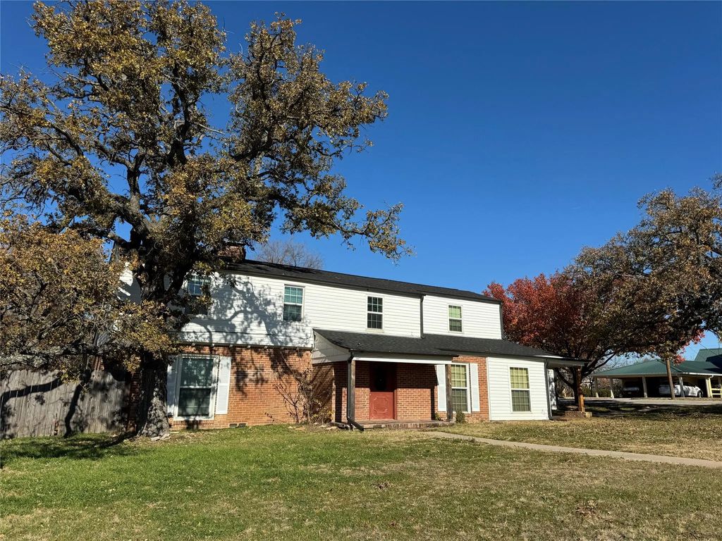 610 W Cedar Street, Nocona