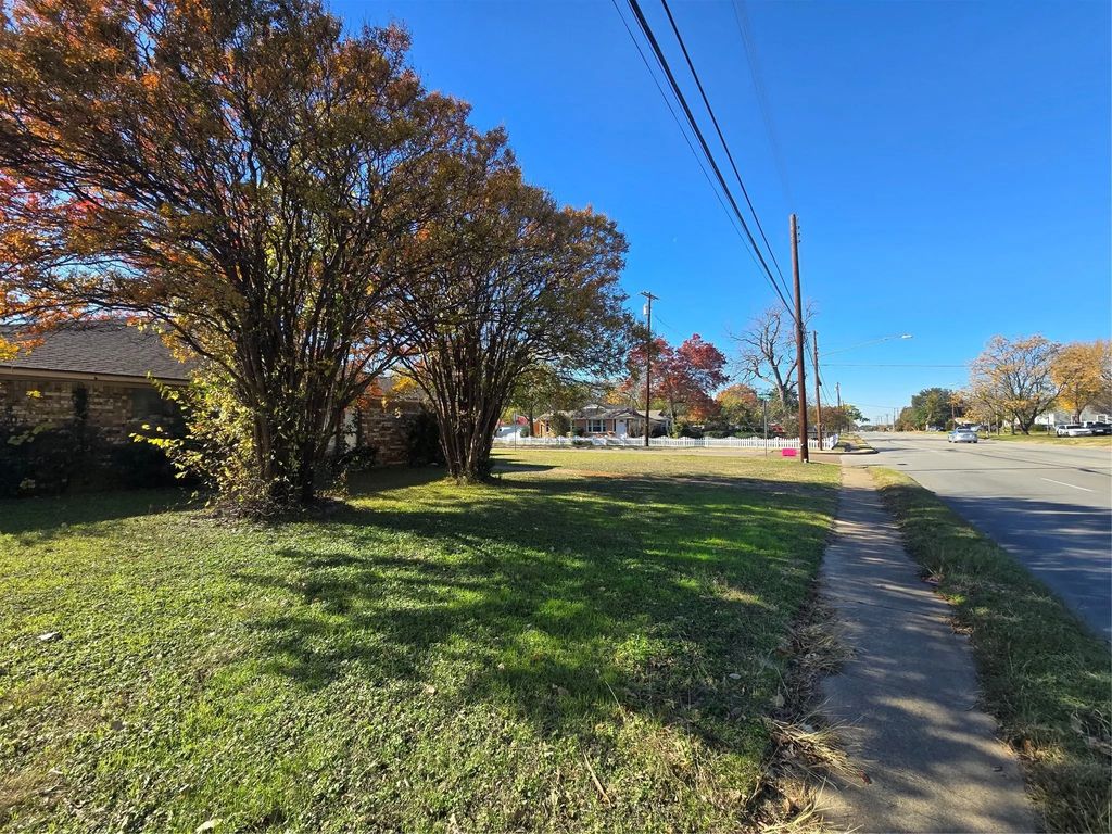222 W Shady Grove Road W 222 East Unit, Irving