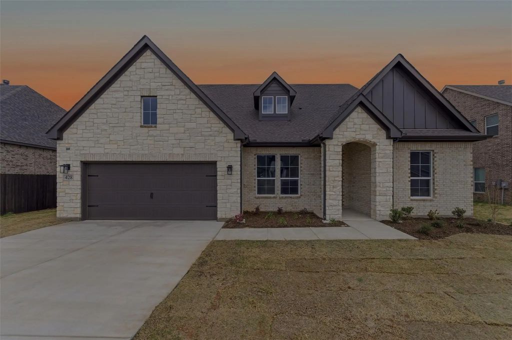 428 Guadeloupe Lane, Springtown