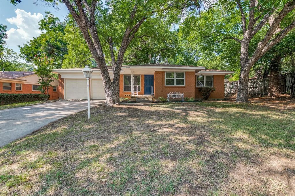 1703 Raydon Drive, Arlington