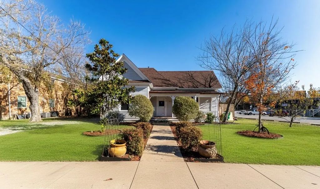 514 N Rogers Street, Waxahachie