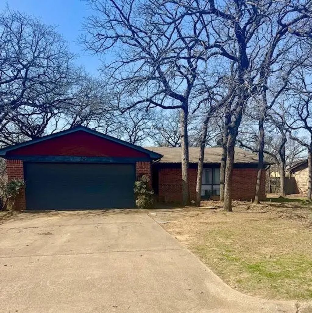 829 Lake Crest Parkway, Azle