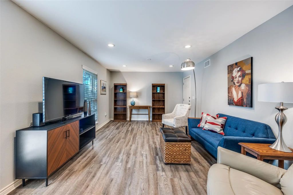 5326 Fleetwood Oaks Avenue 147, Dallas