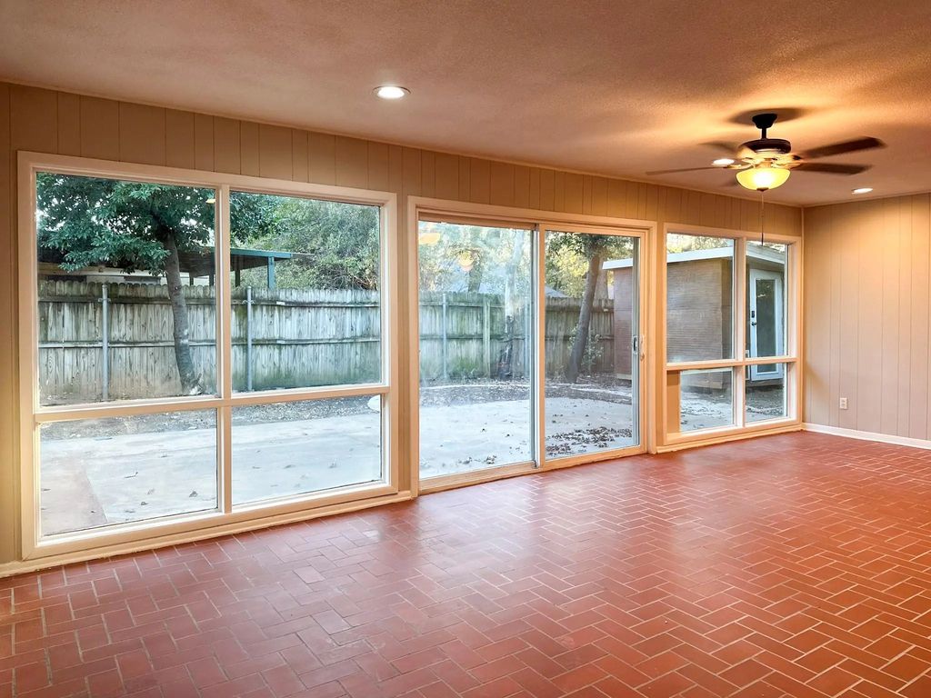 1505 Ronne Drive, Irving