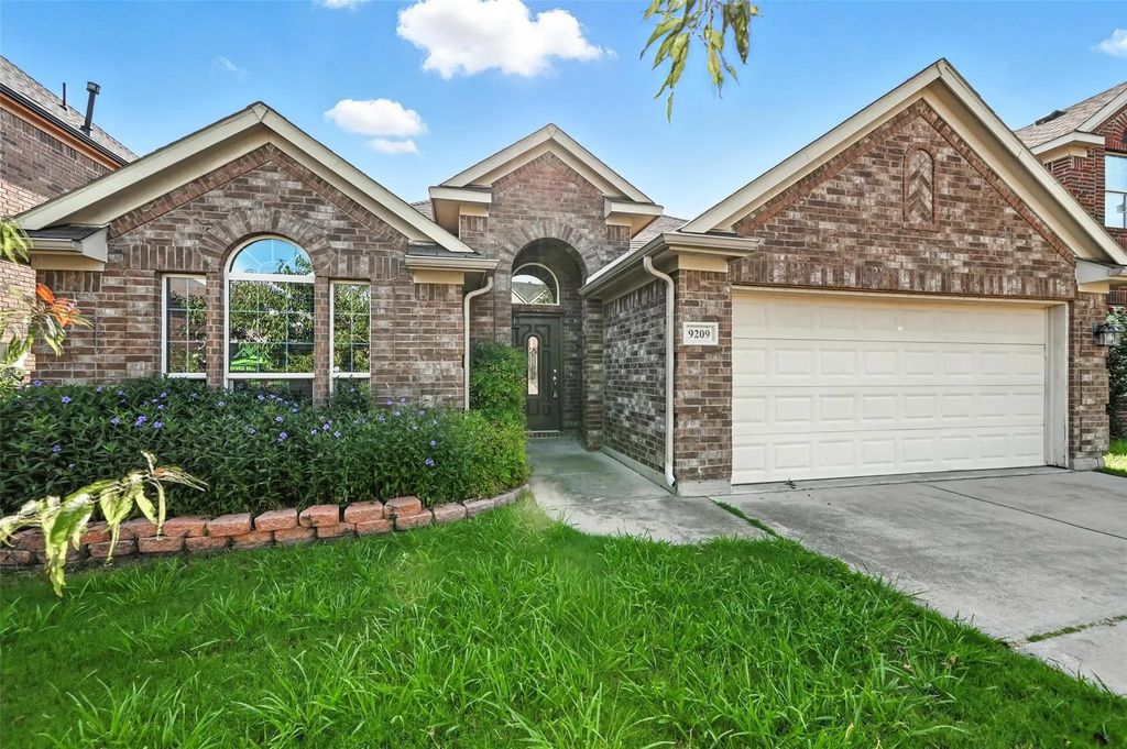 9209 Friendswood Drive, Fort Worth