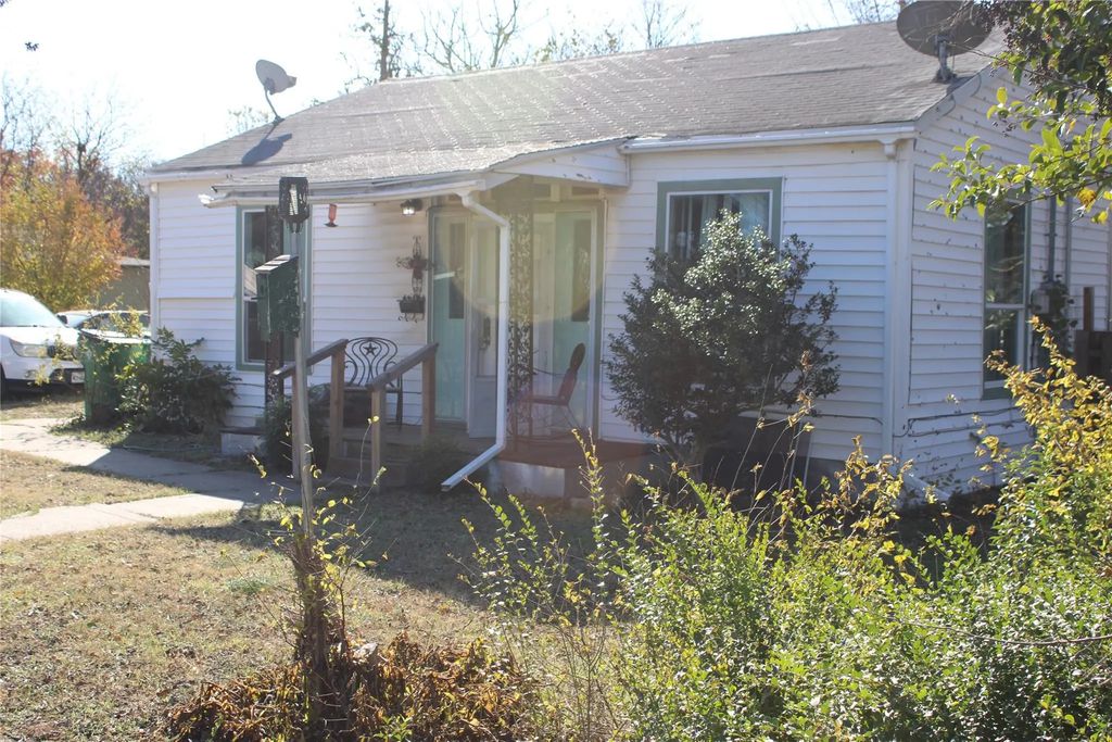 304 E Criddle Street, Waxahachie