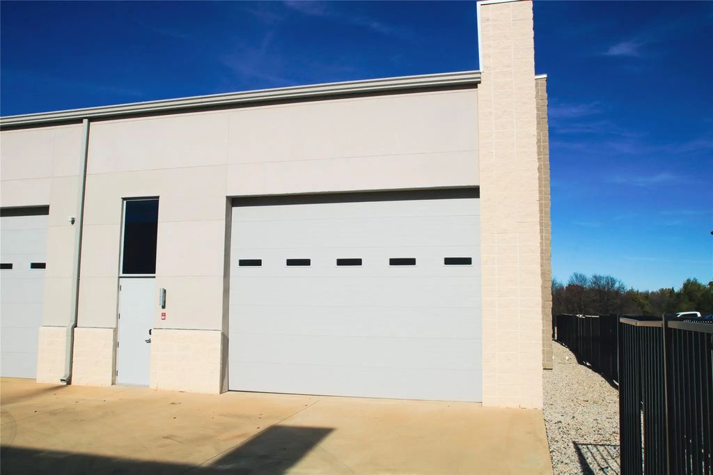 1725 N Us 377 Highway 601, Roanoke
