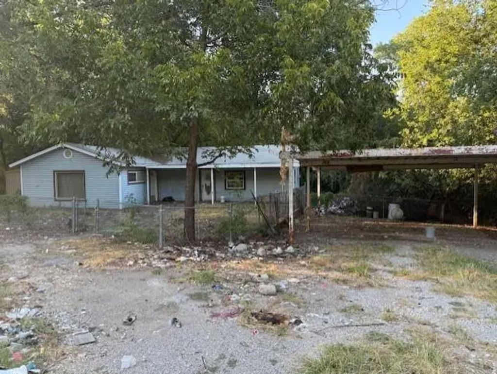 2820 Oak Wood Street, Granbury