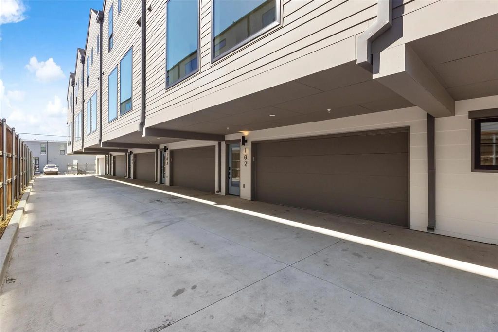 2107 N Garrett Avenue 103, Dallas