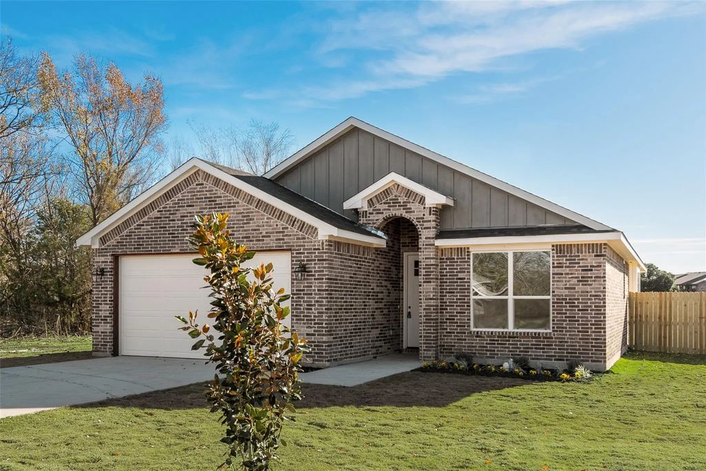 534 Elm Street, Forney