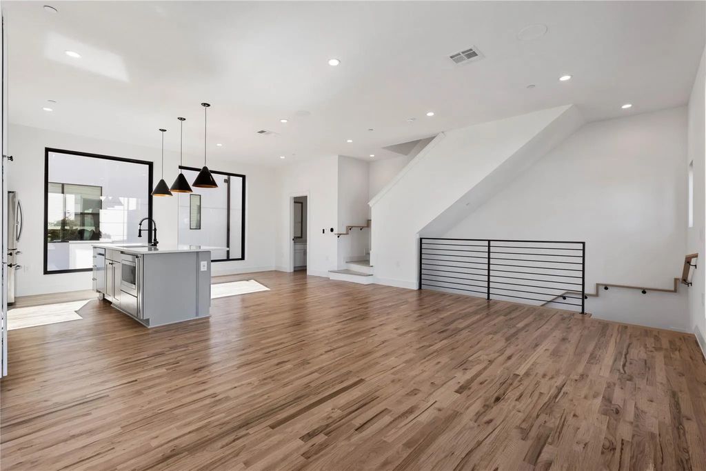 2107 N Garrett Avenue 101, Dallas