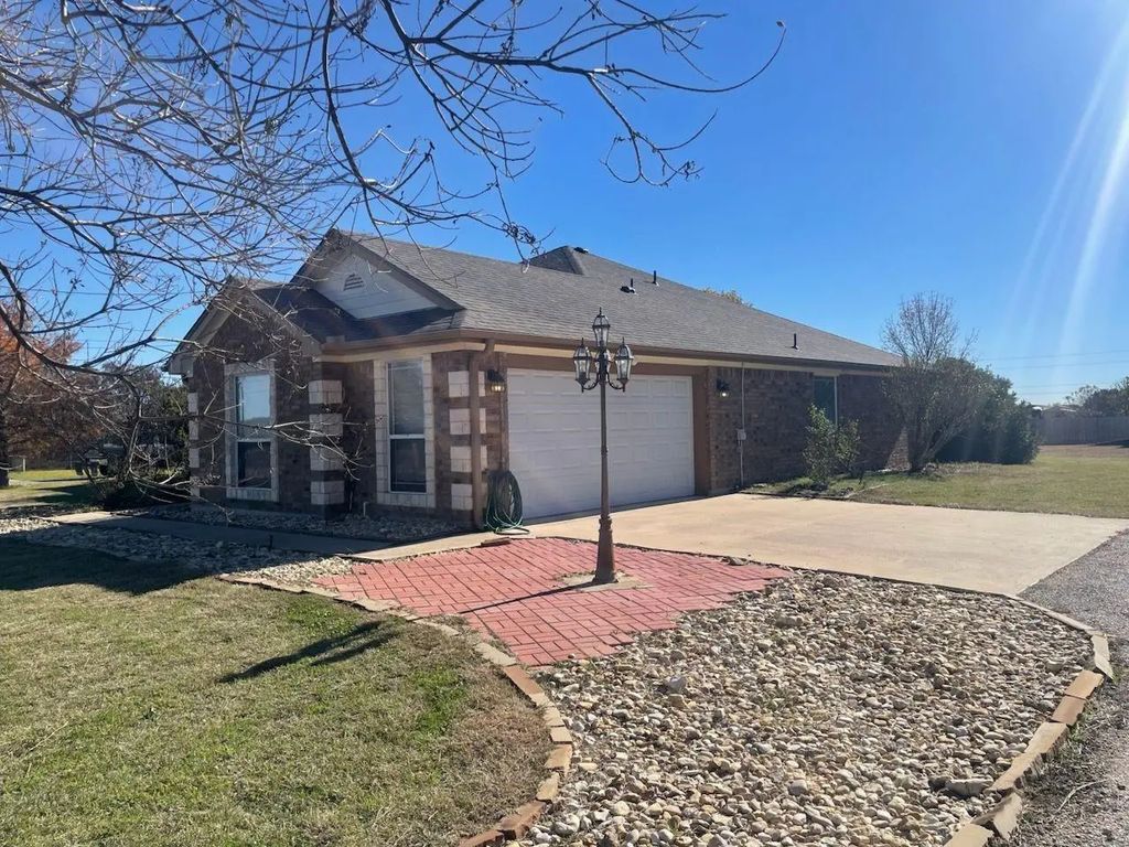 170 County Road 4709, Kempner