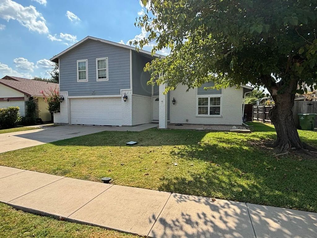 2113 Via Del Norte, Carrollton