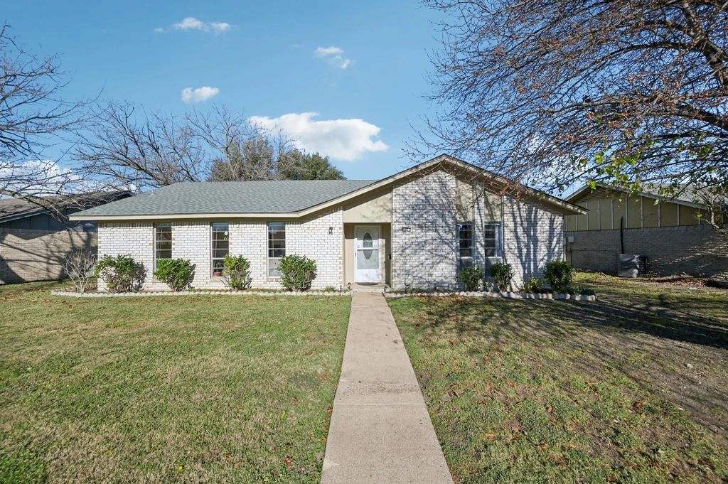 1021 Pleasant Valley Road, Garland