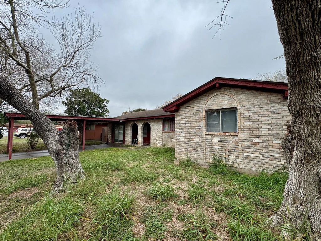 703 Hereford Drive, Beeville