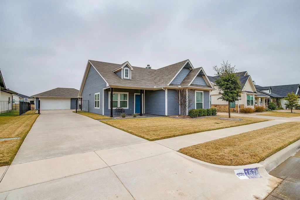 1576 Lizzie Lane, Burleson