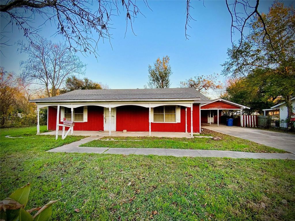 203 S Red River Street, Mexia