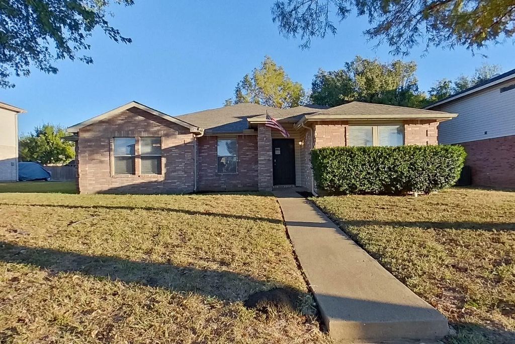 647 Bluechalk Drive, Cedar Hill