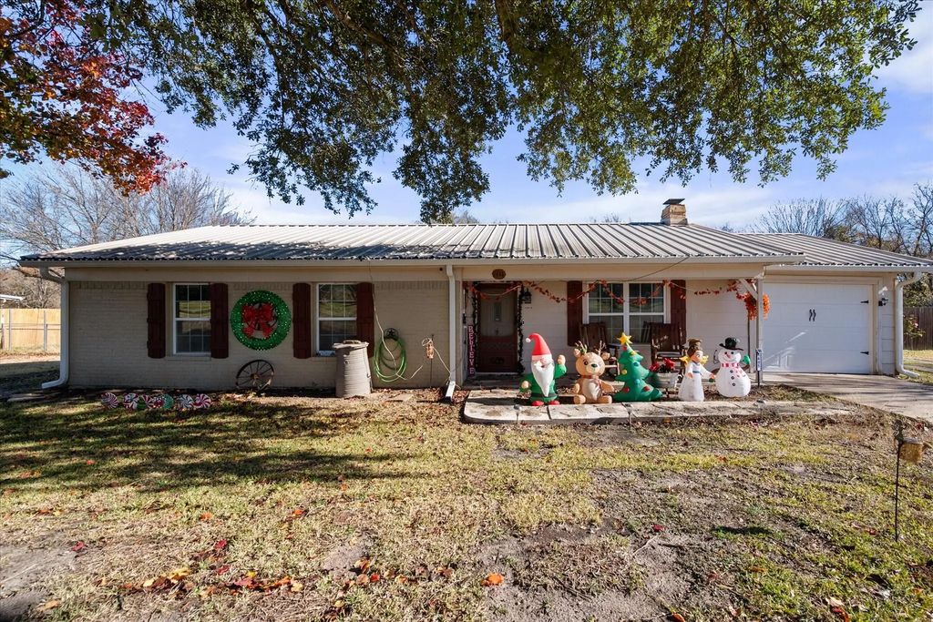 1405 Hidden Hills Drive, Corsicana