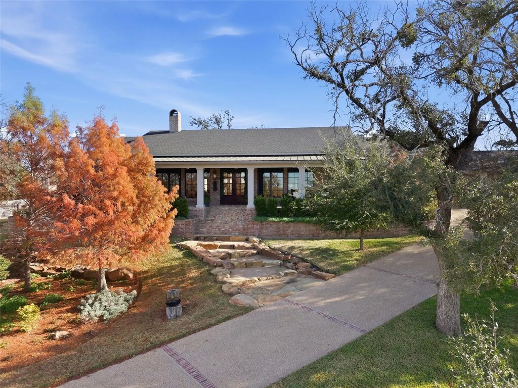 15021 Sendero Lane, Woodway