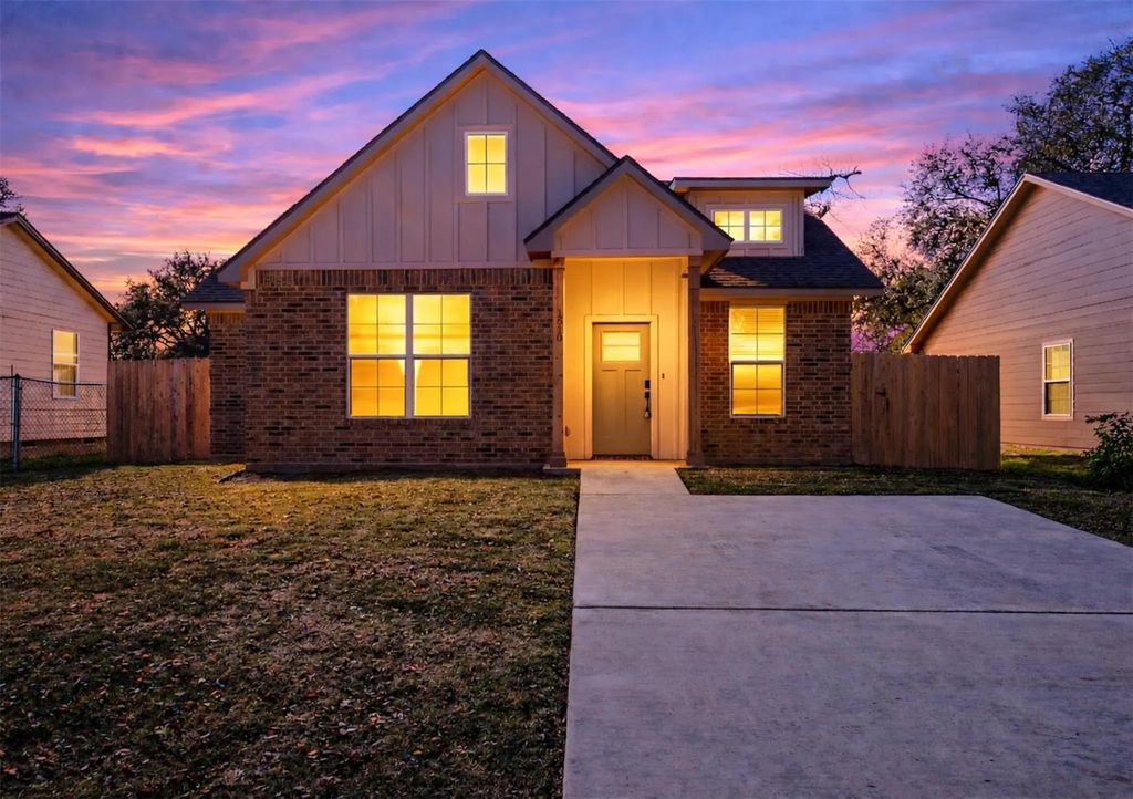 1610 N 6th Street, Waco