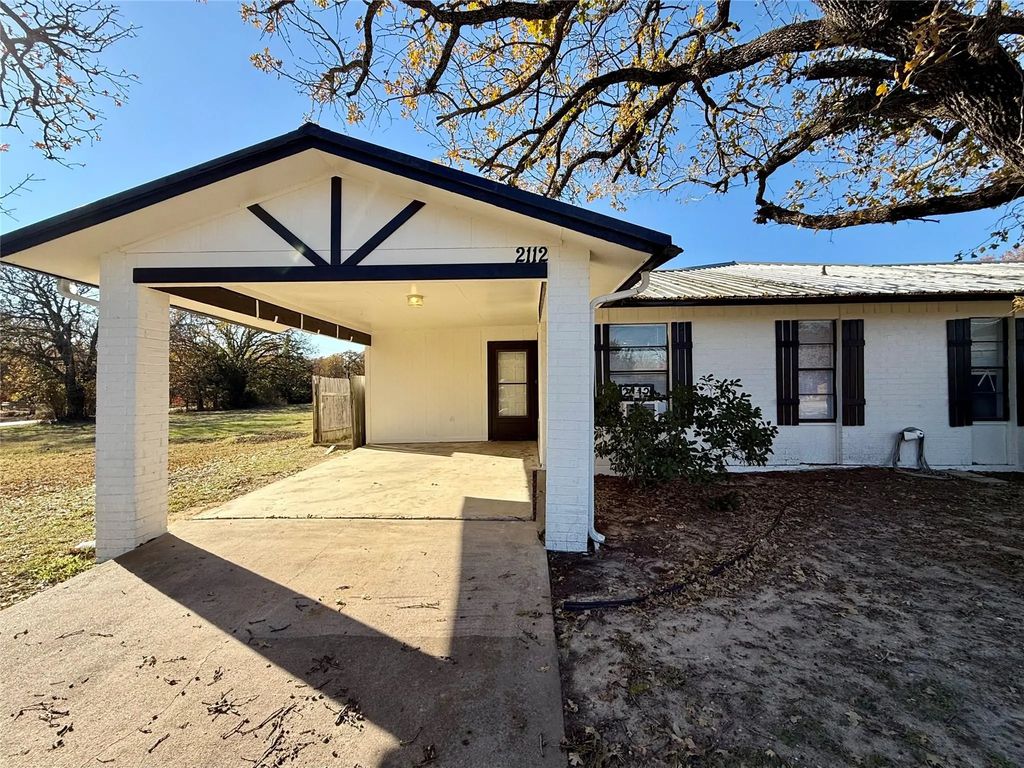 2112 Tanglewood Street, Weatherford