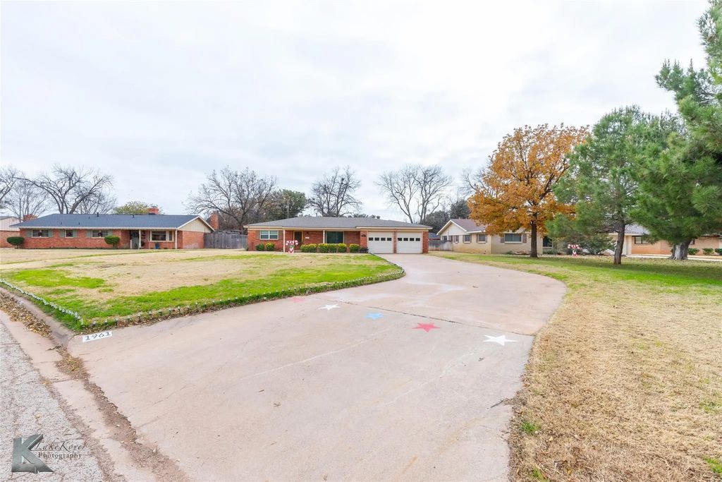 1961 River Oaks Circle, Abilene
