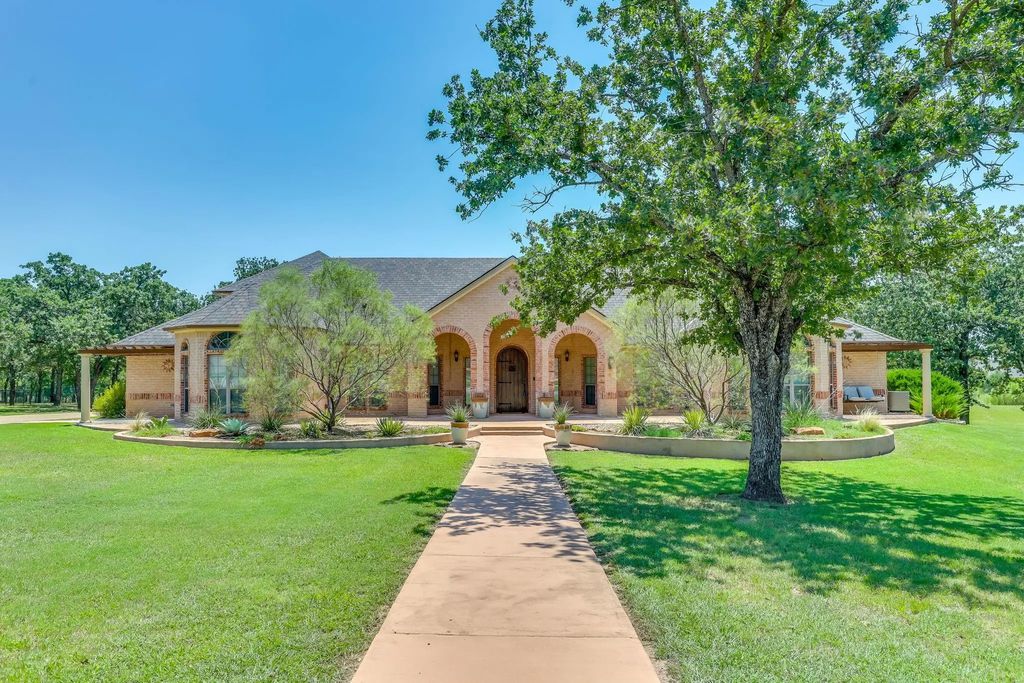 525 S Sugartree Drive, Lipan