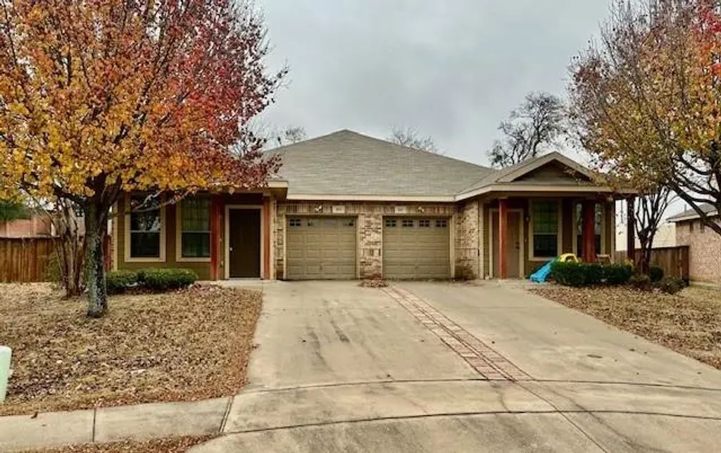 393 & 395 Orbit Drive, Lavon