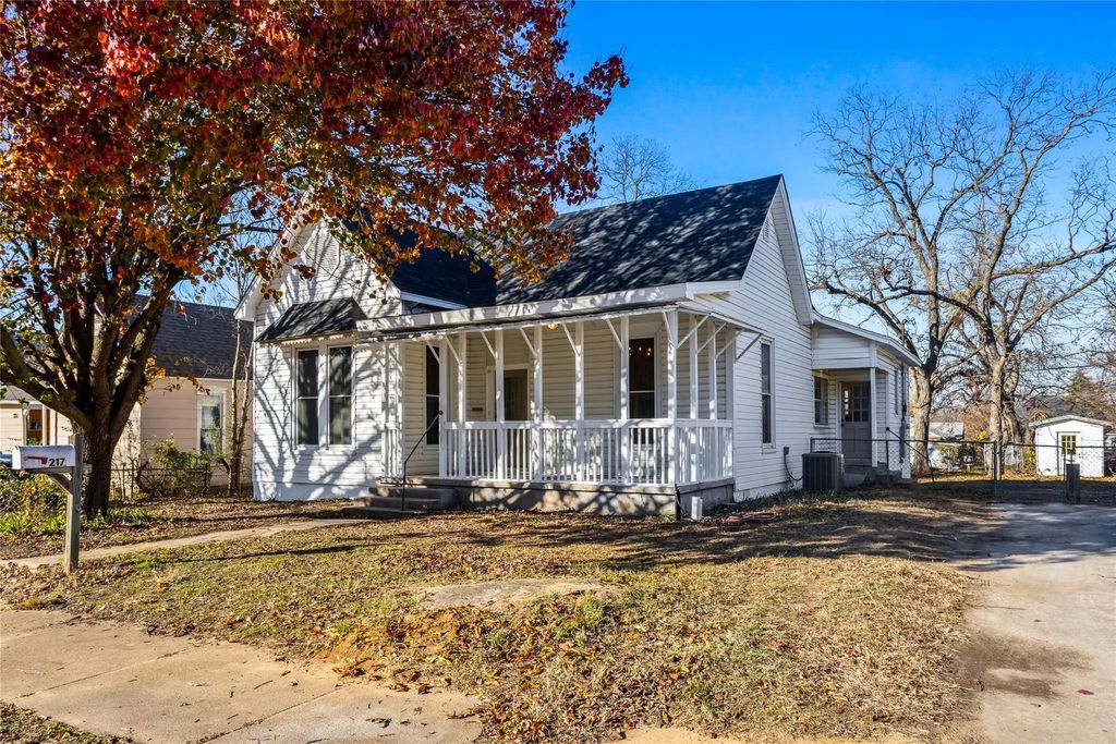 217 W Hull Street, Denison