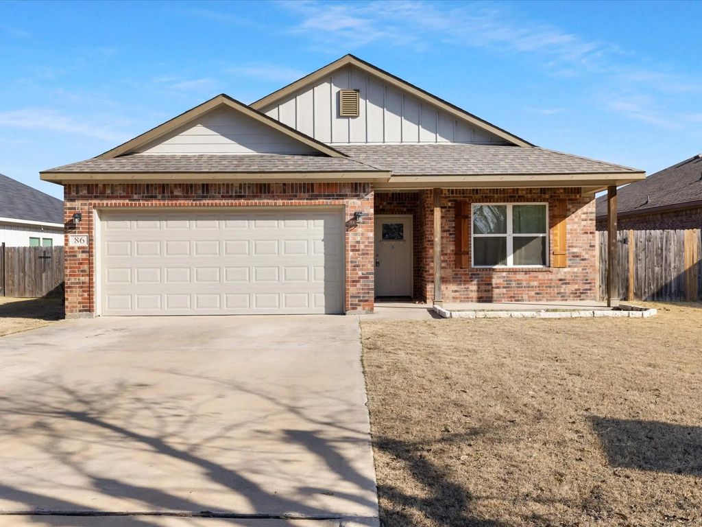 86 Tremont Street, Cleburne