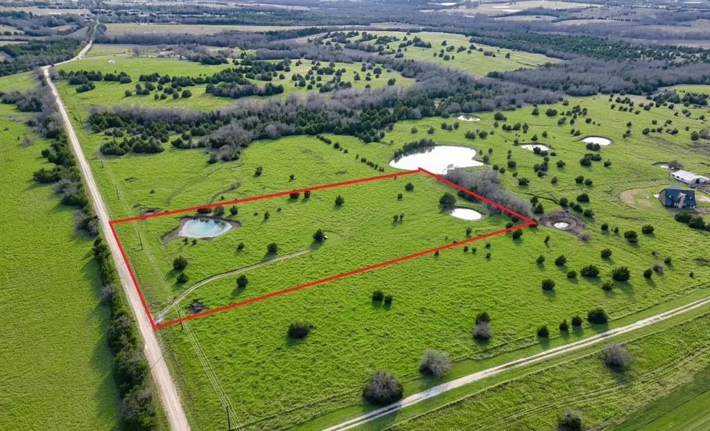 1923 County Road 2935, Dodd City