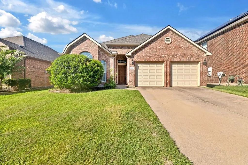 2808 Cedar Ridge Lane, Fort Worth