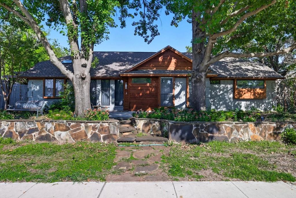 1617 Oak Creek Drive, Lewisville