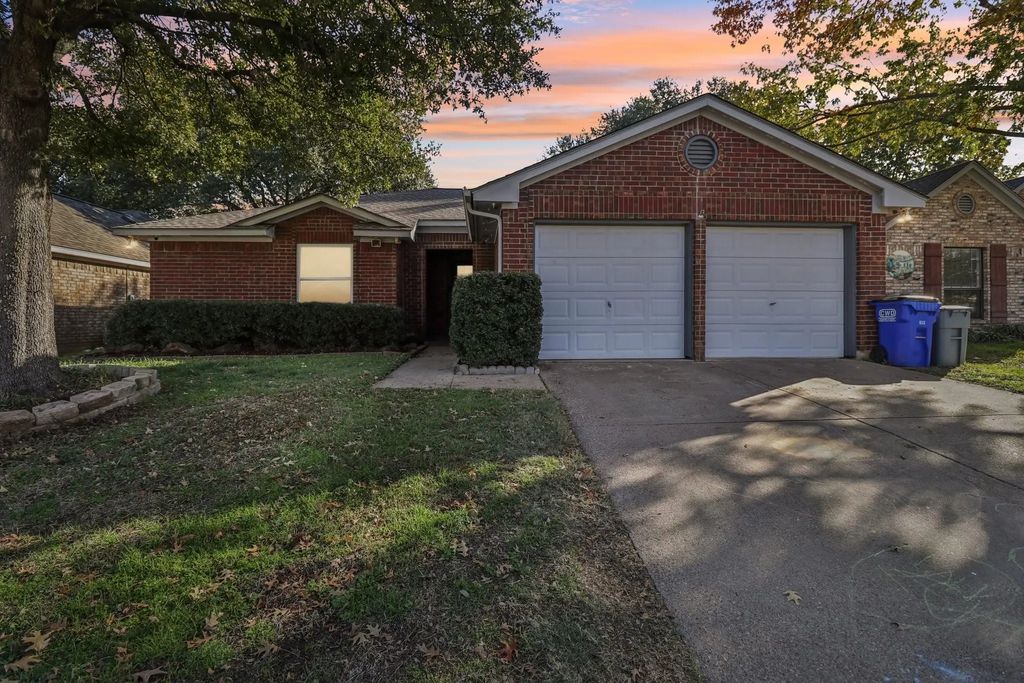 1103 Trenton Lane, Euless