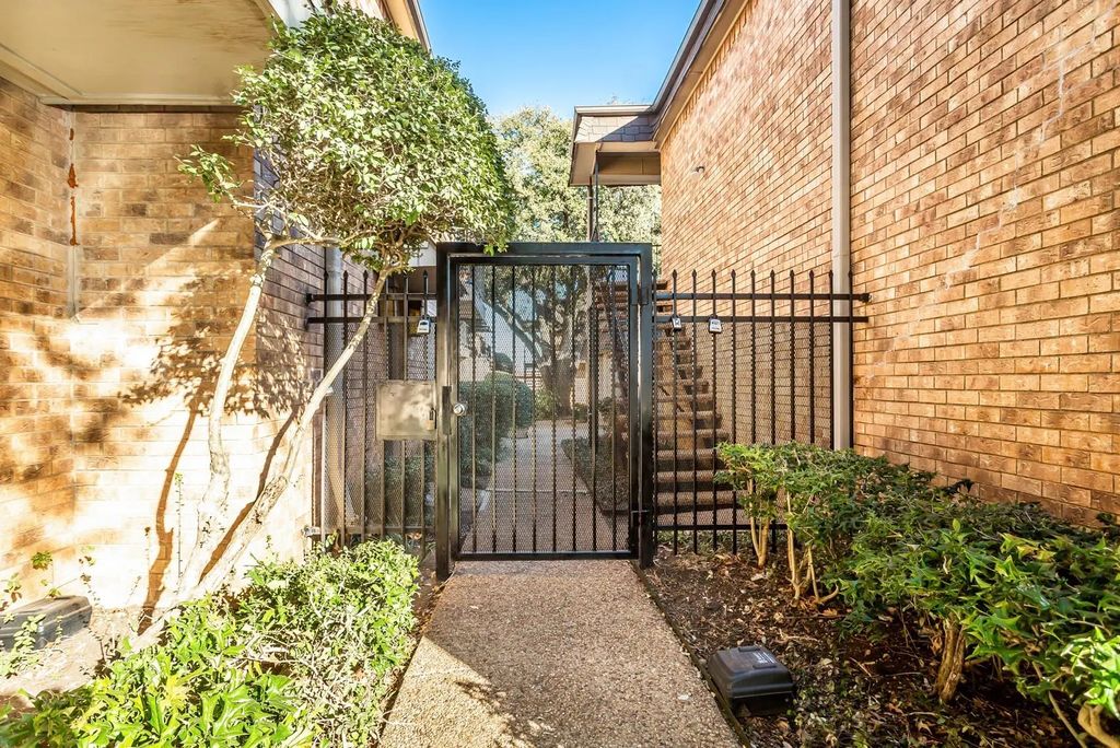 10248 Regal Oaks Drive A, Dallas