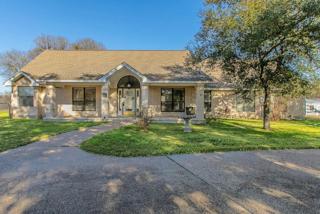 100 Spring Oak Street, Lacy Lakeview
