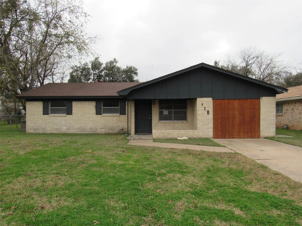218 Virginia Drive, Lacy Lakeview