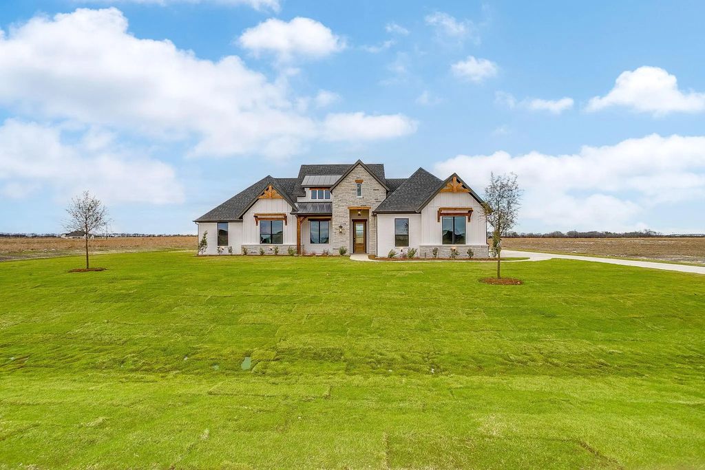 136 Lana Garden Way, Waxahachie