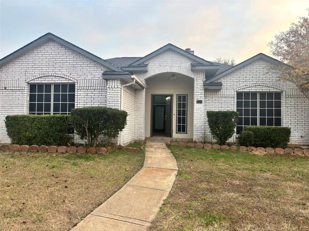 6318 Sasaki Way, Garland