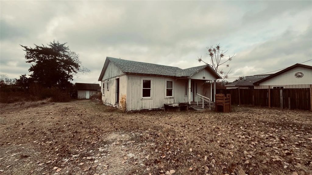 1445 Elk Creek Road, Dallas