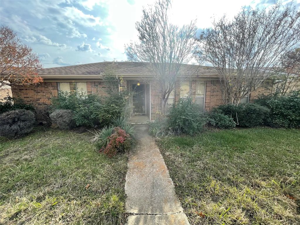 2008 Gardanne Lane, Carrollton