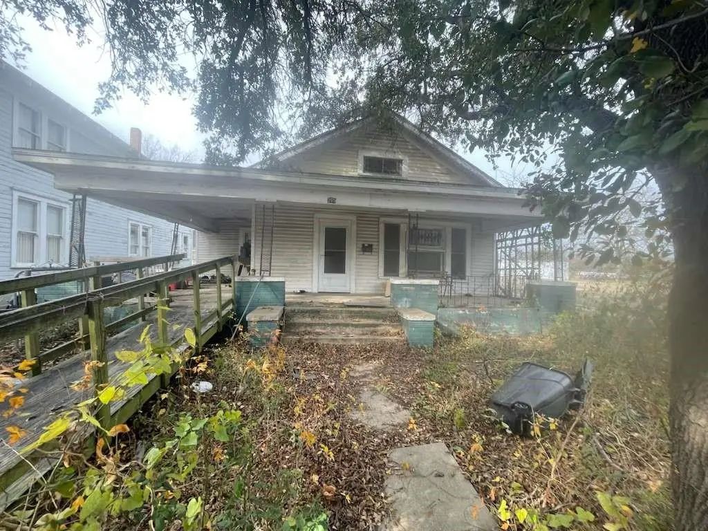 205 N Waco Street, Hillsboro